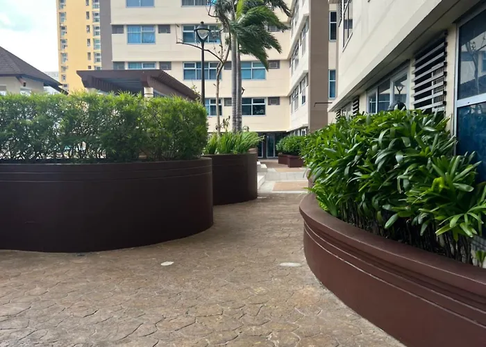 Aparthotel Robinson's Place Residences, *